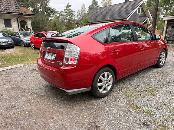 Toyota Prius 5 of 19