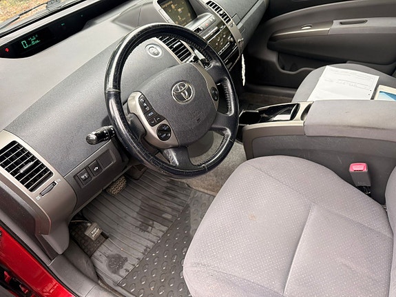 Toyota Prius 10 of 19