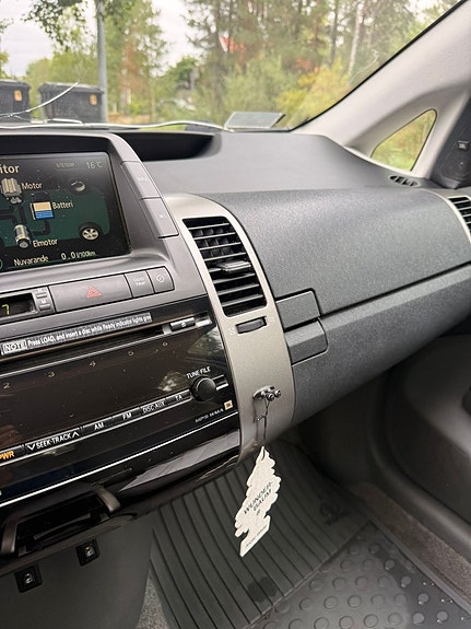 Toyota Prius 15 of 19