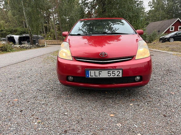 Toyota Prius 3 of 19