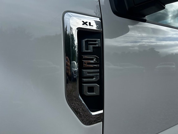Ford F-250 25 of 25