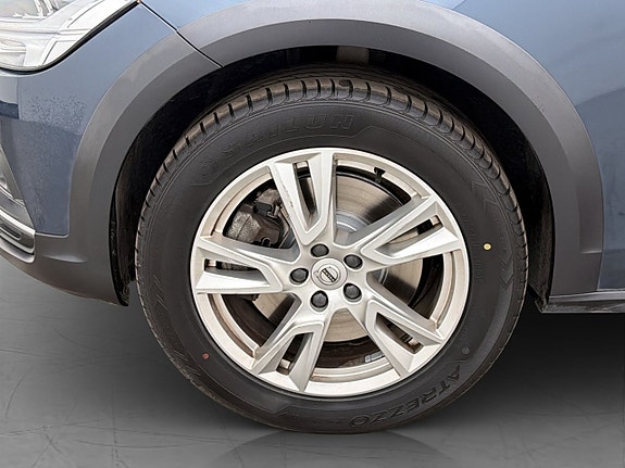 Volvo V90 Cross Country 30 of 30