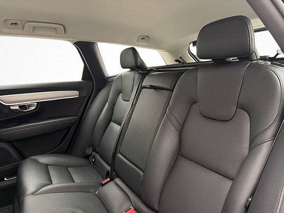 Volvo V90 Cross Country 16 of 30