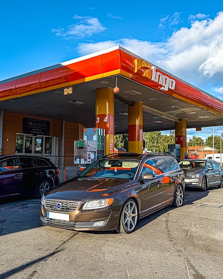 Volvo V70 2 of 10