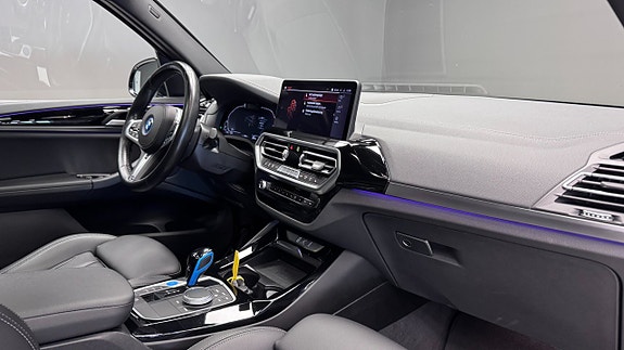 BMW iX3 8 of 22
