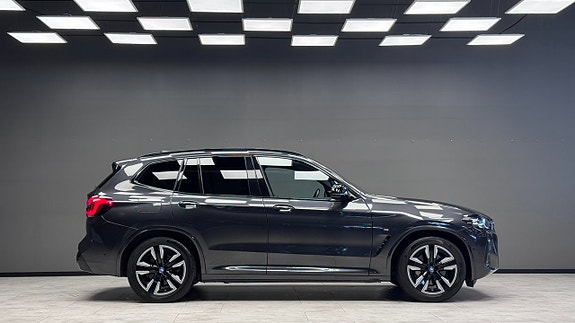 BMW iX3 5 of 22