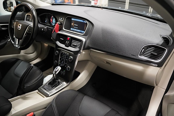 Volvo V40 8 of 21