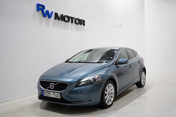 Volvo V40 2 of 21