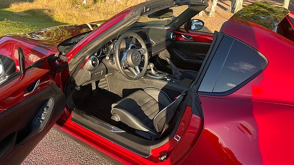 Mazda MX-5 2 of 9