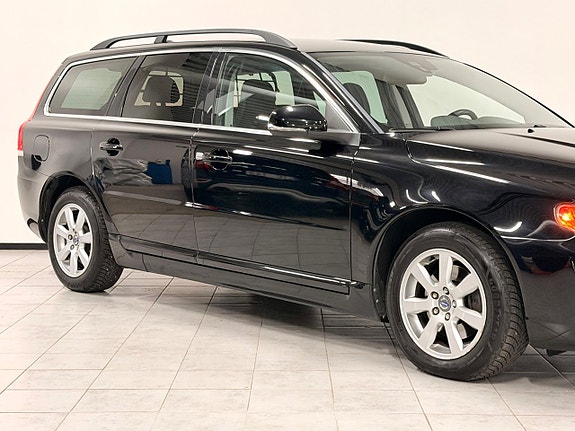 Volvo V70 2 of 30