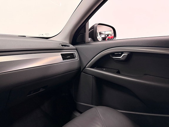Volvo V70 24 of 30