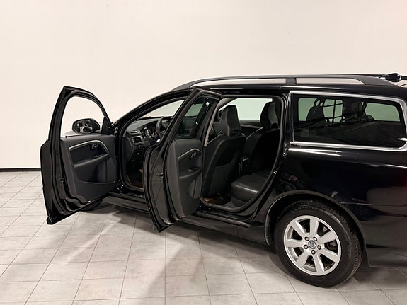 Volvo V70 12 of 30