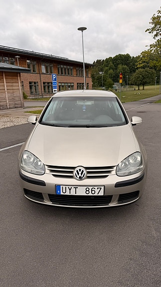 Volkswagen Golf V 3 of 10
