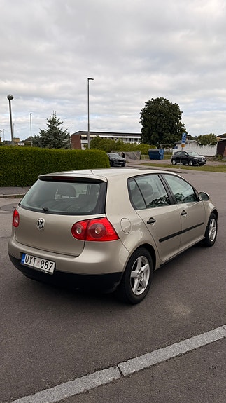 Volkswagen Golf V 5 of 10