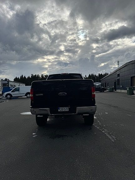 Ford F-150 5 of 7