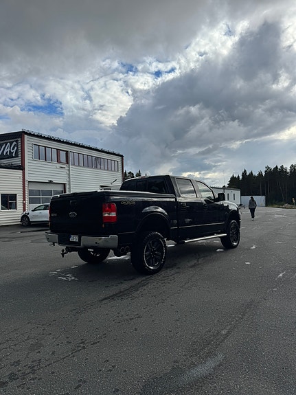 Ford F-150 4 of 7