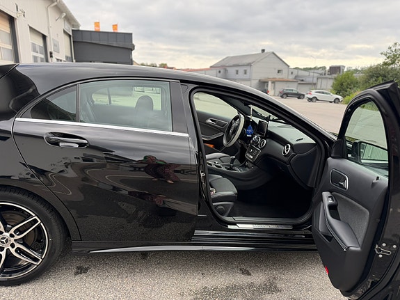 Mercedes-Benz A180 8 of 11