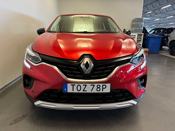 Renault Captur 2 of 16