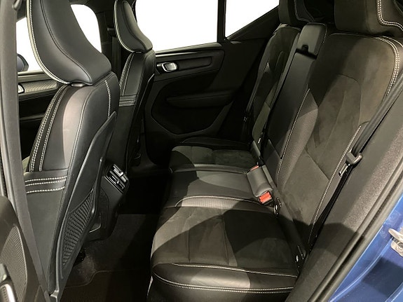 Volvo XC40 7 of 14