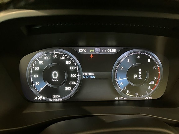 Volvo XC40 12 of 14