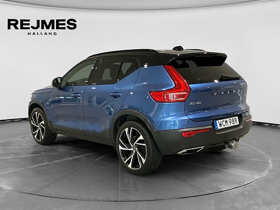 Volvo XC40 2 of 14