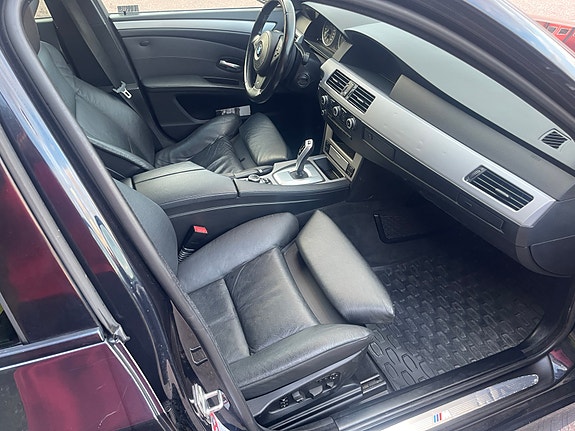 BMW 520d 3 of 4