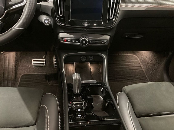 Volvo XC40 12 of 15