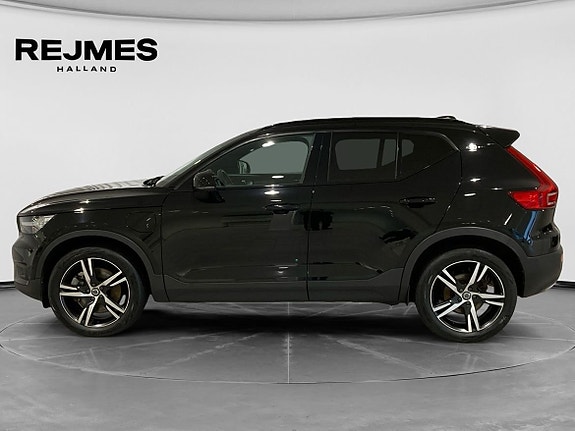 Volvo XC40 3 of 15