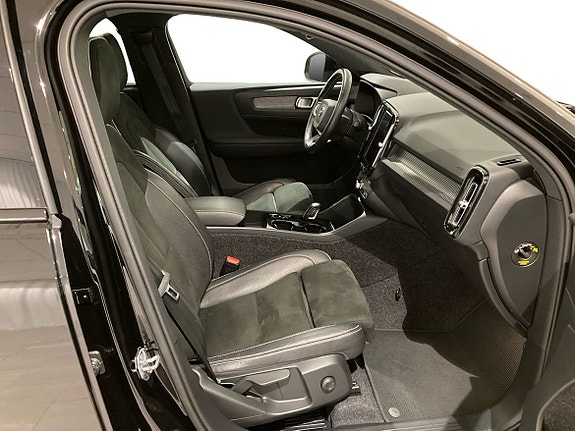 Volvo XC40 5 of 15