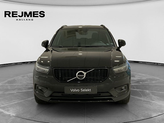 Volvo XC40 9 of 15