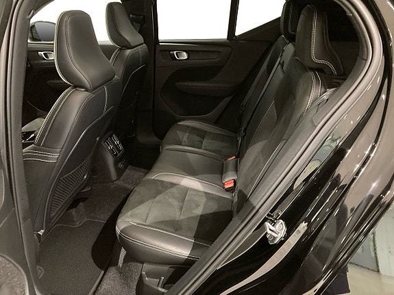 Volvo XC40 7 of 15