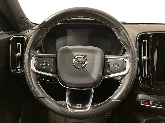 Volvo XC40 11 of 15