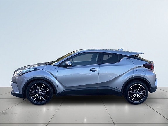 Toyota C-HR 4 of 21