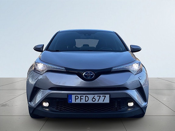 Toyota C-HR 2 of 21