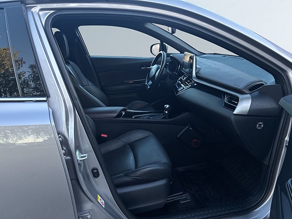 Toyota C-HR 10 of 21
