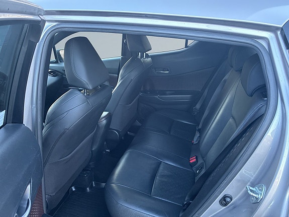 Toyota C-HR 13 of 21
