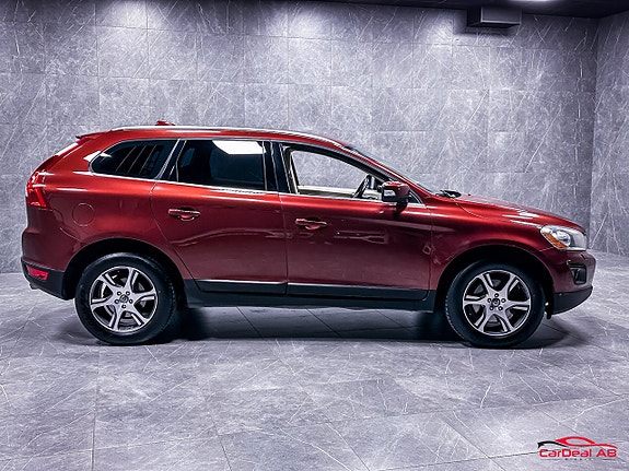Volvo XC60 2 of 26