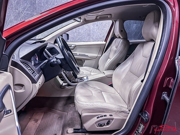 Volvo XC60 14 of 26