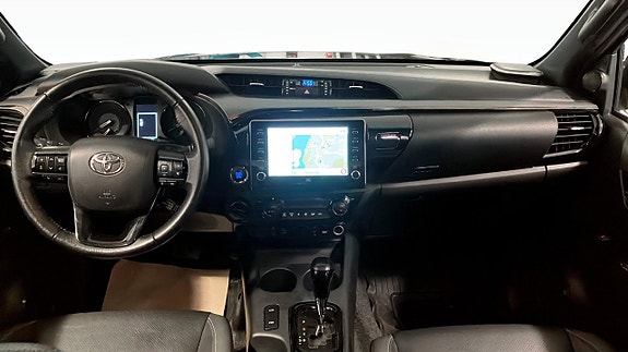 Toyota HiLux 4 of 26