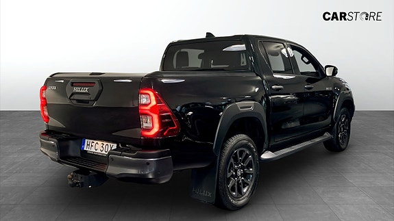 Toyota HiLux 2 of 26