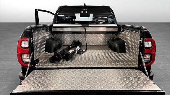 Toyota HiLux 10 of 26