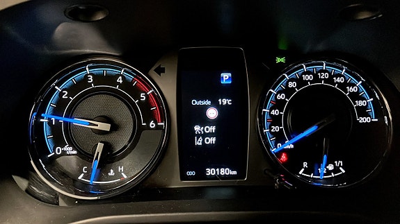 Toyota HiLux 20 of 26