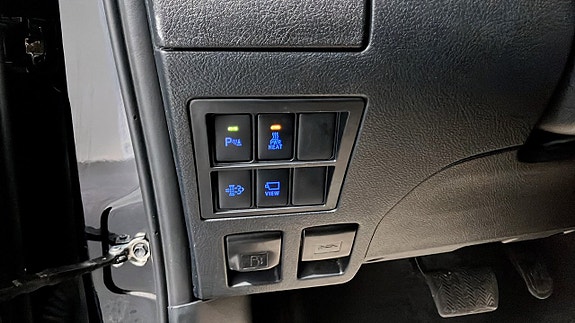 Toyota HiLux 16 of 26