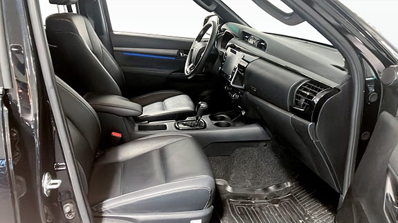 Toyota HiLux 3 of 26