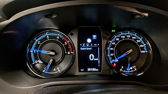 Toyota HiLux 14 of 26