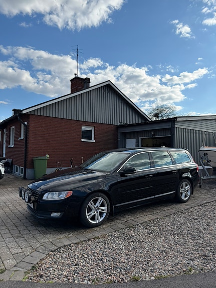 Volvo V70 2 of 18