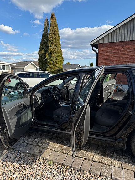 Volvo V70 8 of 18