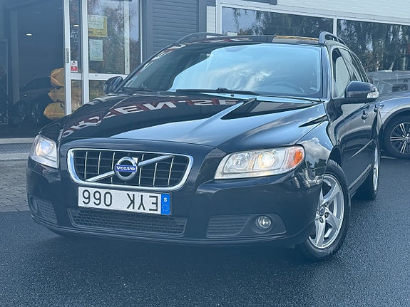 Volvo V70 2 of 15