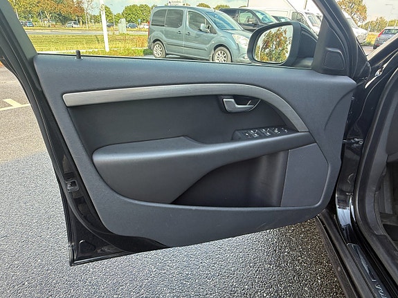 Volvo V70 12 of 15