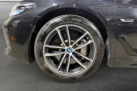 BMW 530e 15 of 17